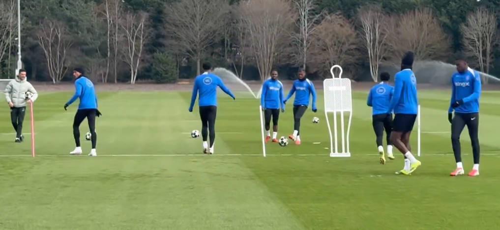 AG体育官方网站-跟队：埃斯特旺参加了切尔西的公开训练，里斯、约恩森缺席