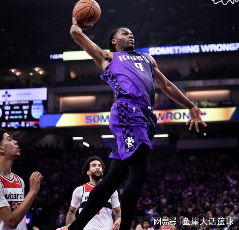 AG体育官方入口-完胜！威少26分+6三分，小萨13+6湖人旧将爆发，德罗赞两人起冲突