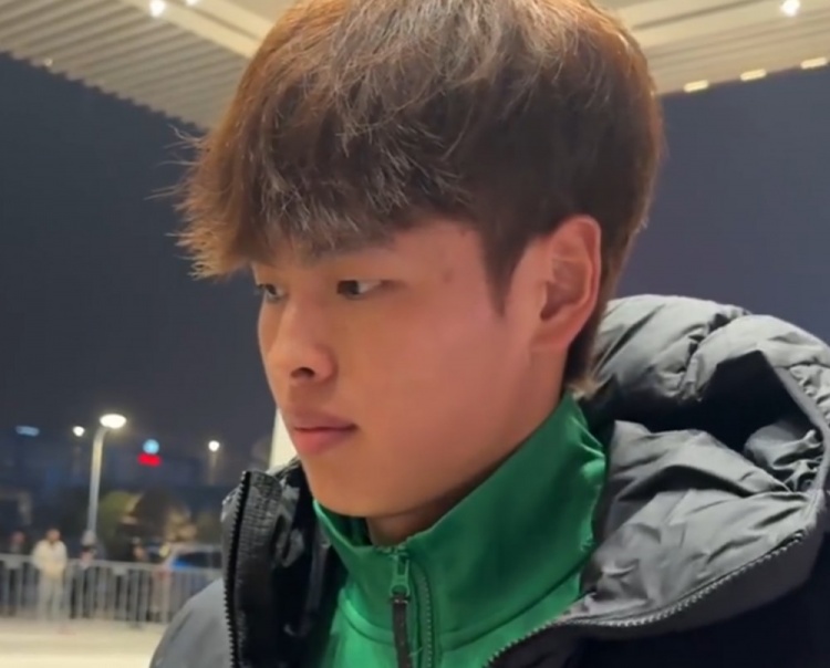 邓捷夫：教练一直鼓励我要有信心，一开始有些紧张但慢慢就放松了